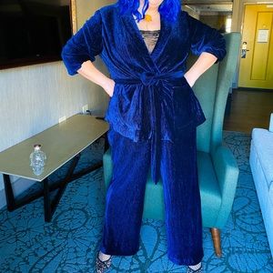 Blue velour Eloquii suit